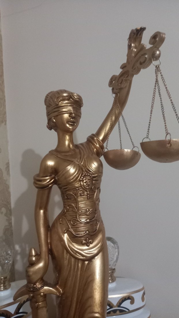 Altın Renk Parlak Adalet Heykeli 70 cm - Görsel 3