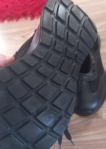 Minimalist Gotik Siyah Ayakkabı Bağcıkları - Görsel 3