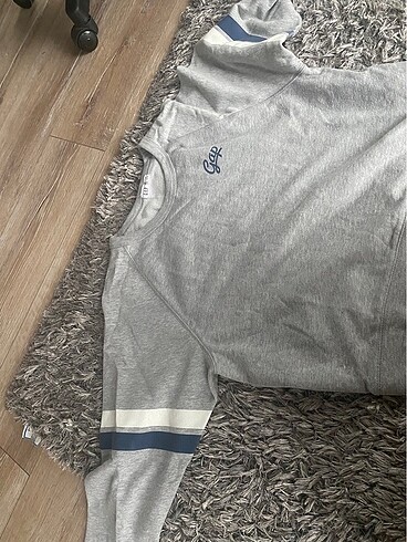 gap sweatshirt