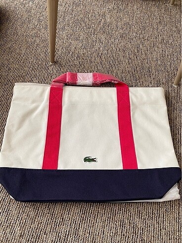 lacoste kol çantası