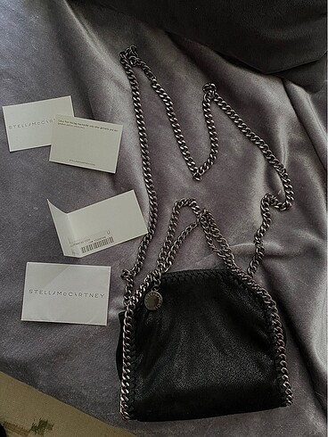 Stella McCartney canta