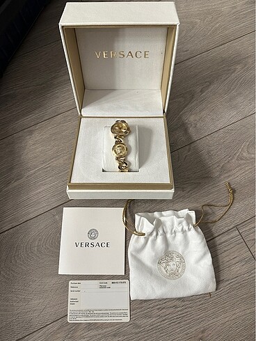 Orjinal versace saat hediye pek tarzım değil diye satıyorum