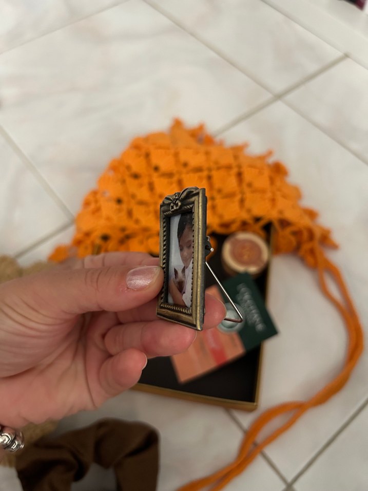 Turuncu Örgü Bandana & Bej Peluş Aksesuar Seti — görsel 4/10
