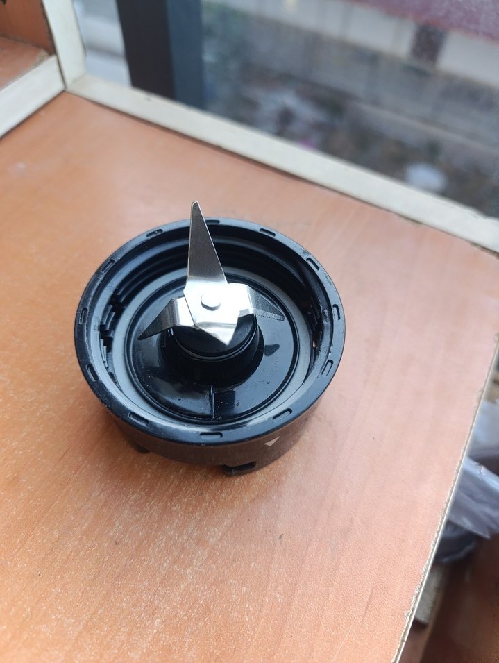 Siyah-Gri Blender Bıçağı Parçası - Görsel 4