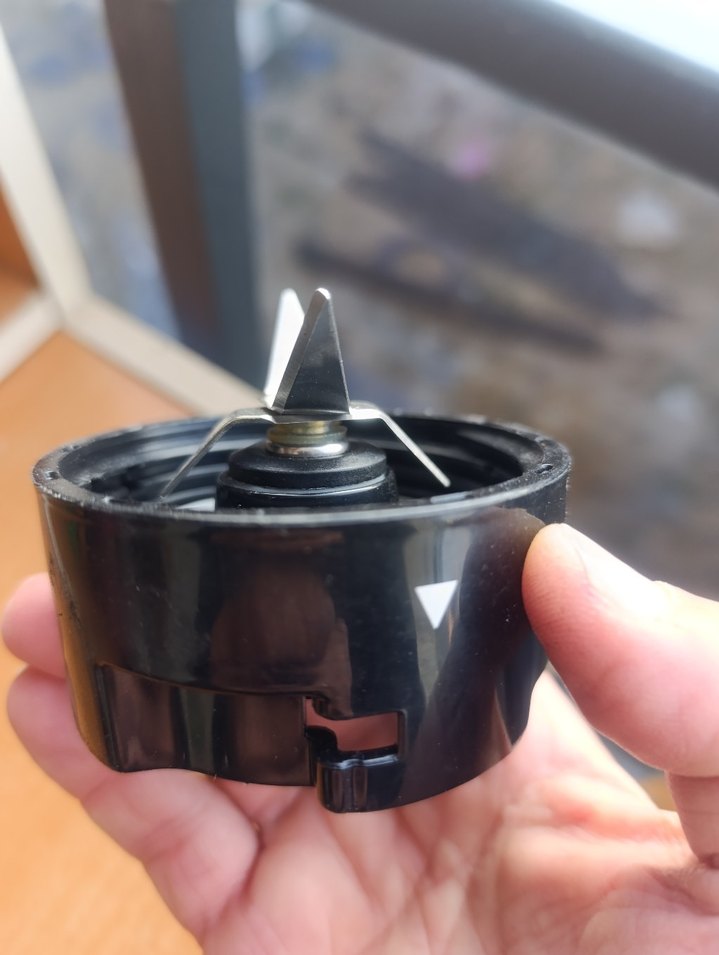 Siyah-Gri Blender Bıçağı Parçası - Görsel 5