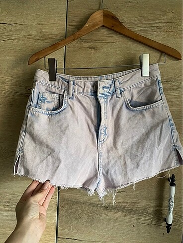 Renki şort BERSHKA