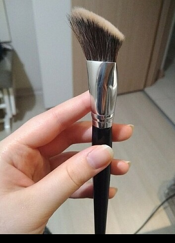 Wet n wild highlighter ve nascita fırça