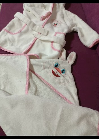 Nakışlı Beyaz Kız Çocuk Bornoz ve Havlu Seti - Görsel 3