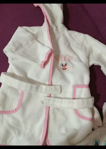Nakışlı Beyaz Kız Çocuk Bornoz ve Havlu Seti - Görsel 2