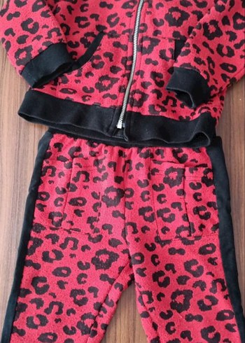 Kız Çocuk Leopar Desenli Kırmızı Eşofman Takımı - Görsel 3