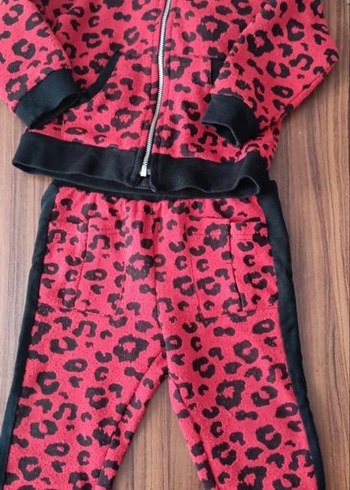 Kız Çocuk Leopar Desenli Kırmızı Eşofman Takımı - Görsel 2