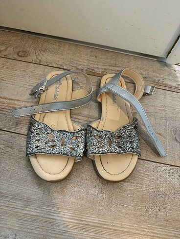 LC Waikiki Kız çocuk sandalet