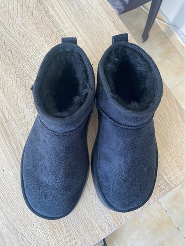 Ugg Ugg (ayakkabı)