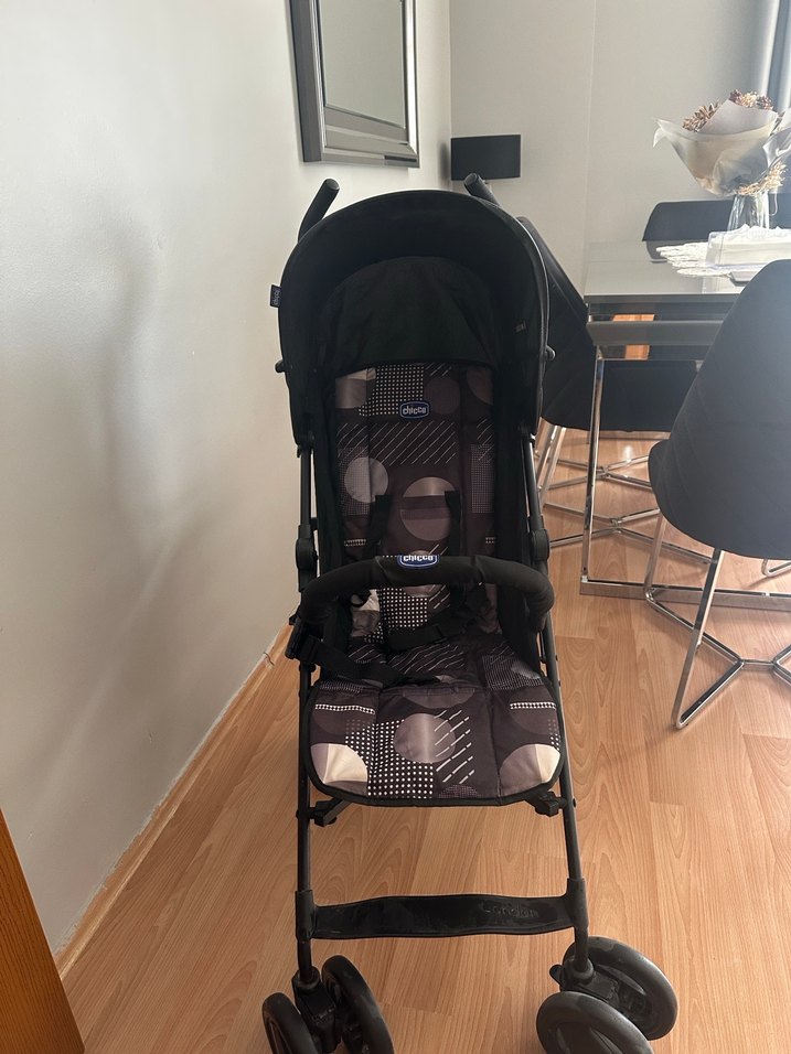 Siyah Bebek Arabası Hafif ve Katlanabilir - Görsel 2