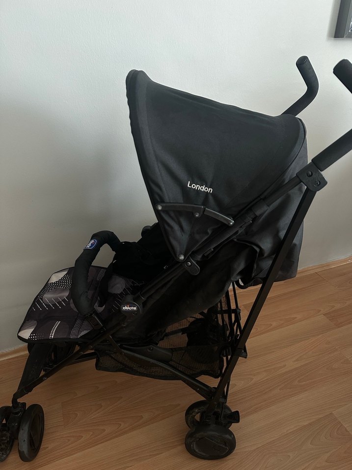 Siyah Bebek Arabası Hafif ve Katlanabilir - Görsel 4