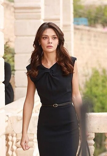 Zara uzak şehir Alyanın giydiği elbise zara