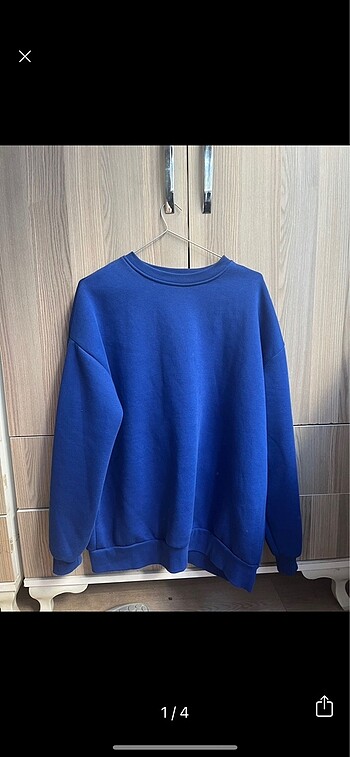 Sweatshirt