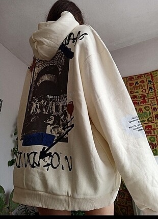 Sweatshirt