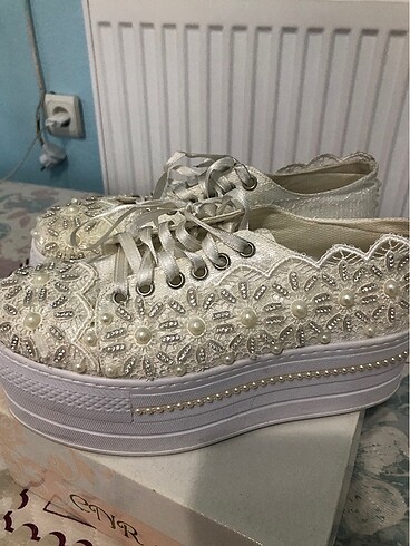 Converse Converse (gelin ayakkabısı)
