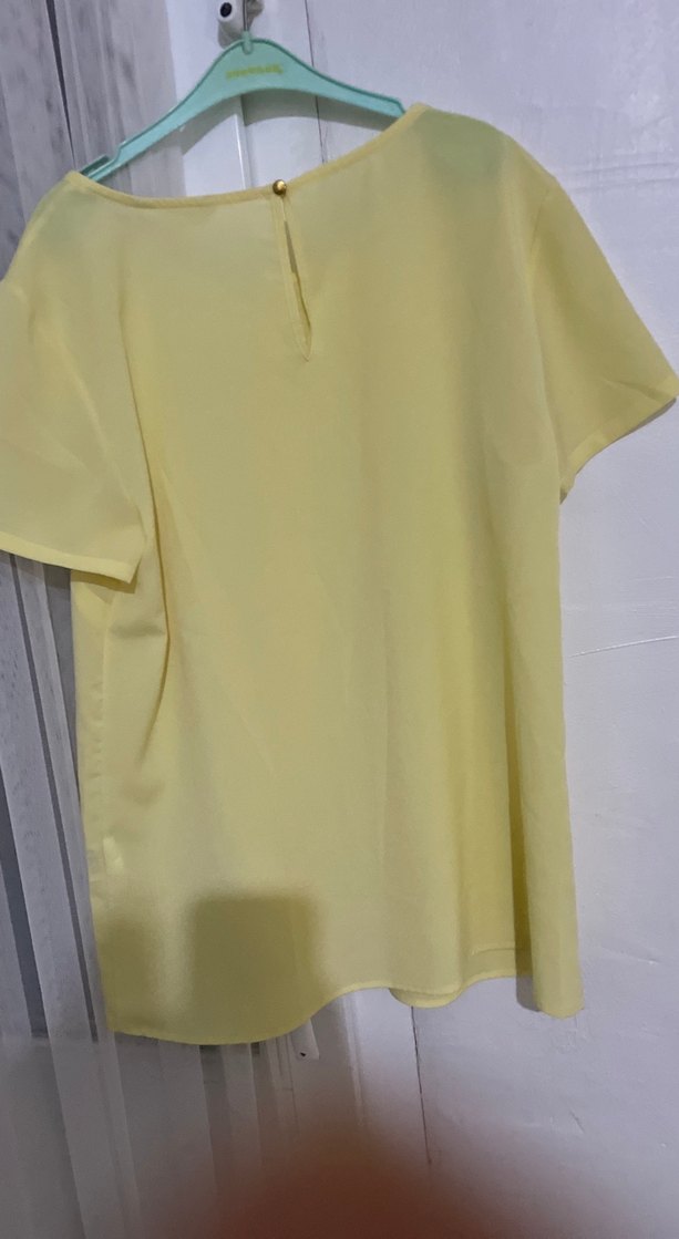 Sarı Kısa Kollu Piliseli Kadın Bluz - Görsel 4