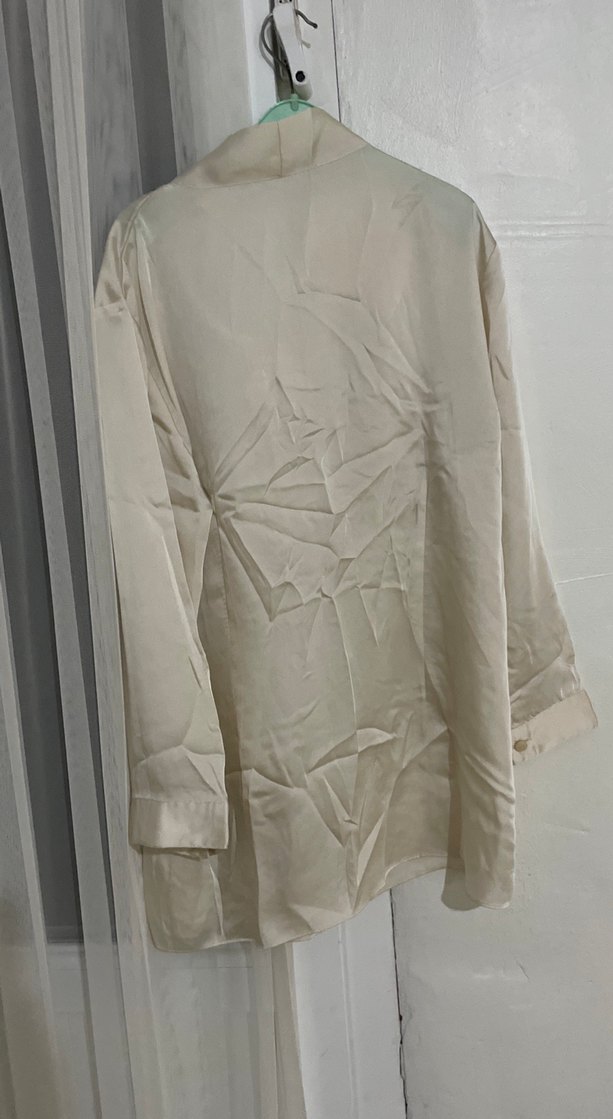 Bej V Yakalı Düğmeli Kadın Gömlek - Görsel 3