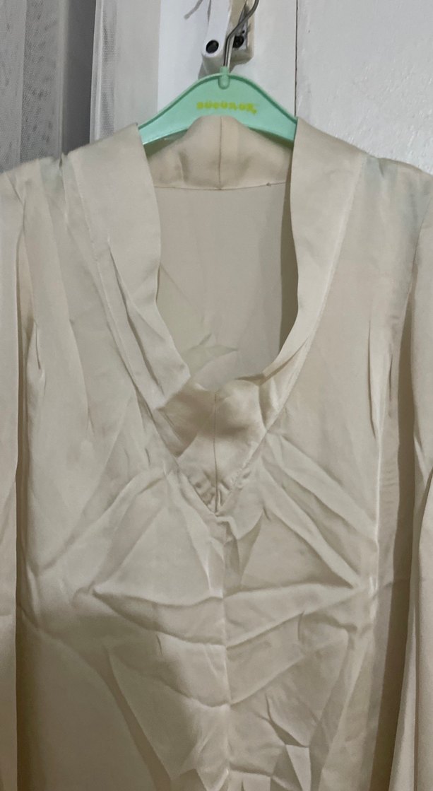 Bej V Yakalı Düğmeli Kadın Gömlek - Görsel 2