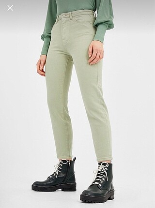 Stradivarius Pastel Yeşil Slim Fit Mom Jean