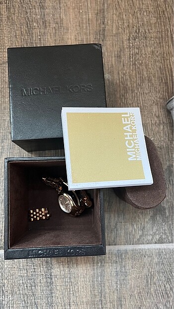 Beden Micheal kors saat