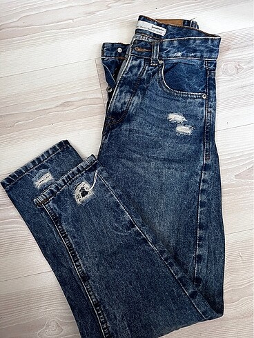 stradivarius yırtık detaylı mom jean