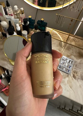 MAC Studio Radiance Serum-Powered Fondöten Nc30 - Görsel 3