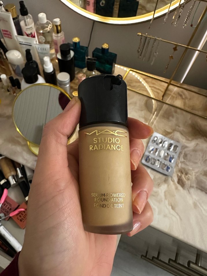 MAC Studio Radiance Serum-Powered Fondöten Nc30 - Görsel 3