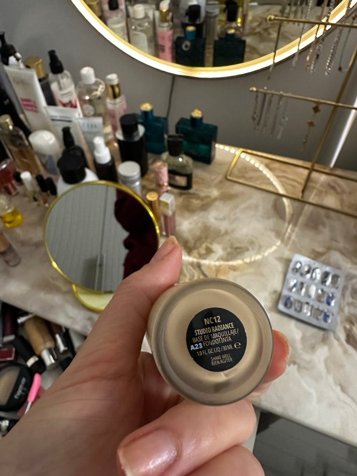 MAC Studio Radiance Serum-Powered Fondöten Nc30 - Görsel 2