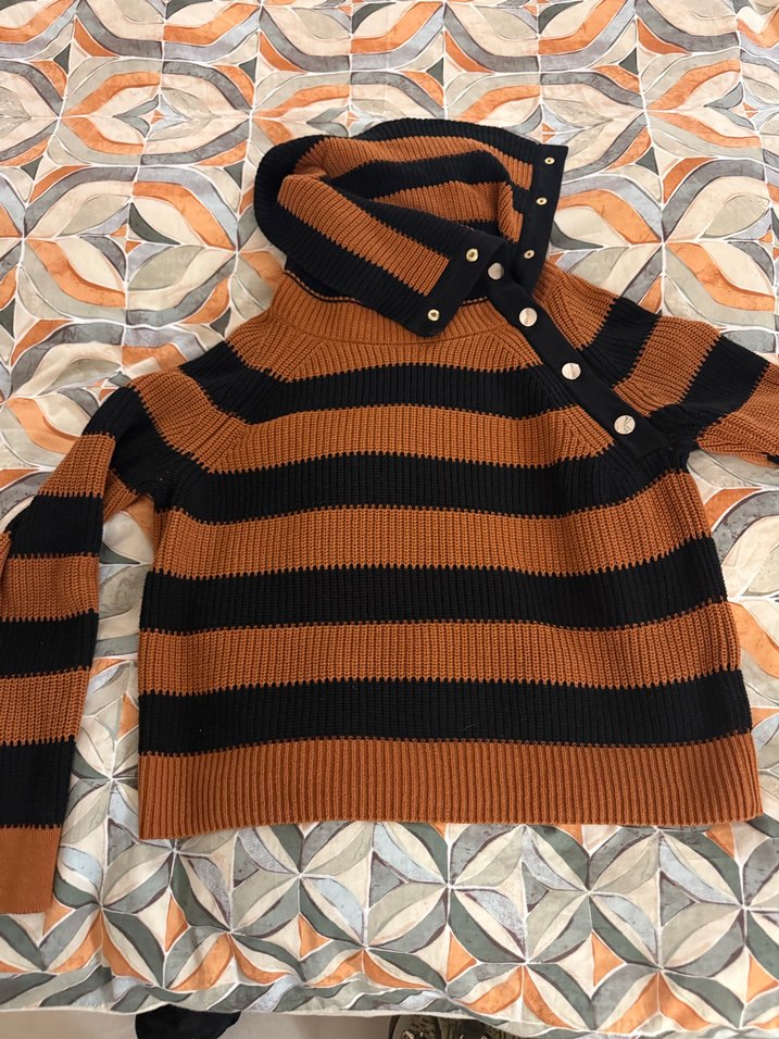 Çizgili Kapüşonlu Kahverengi Siyah Triko Kazak - Görsel 2