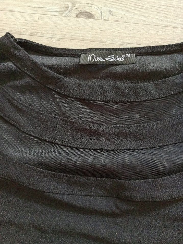 Yüksek Yakalı Siyah Kolsuz Crop Top - Görsel 2