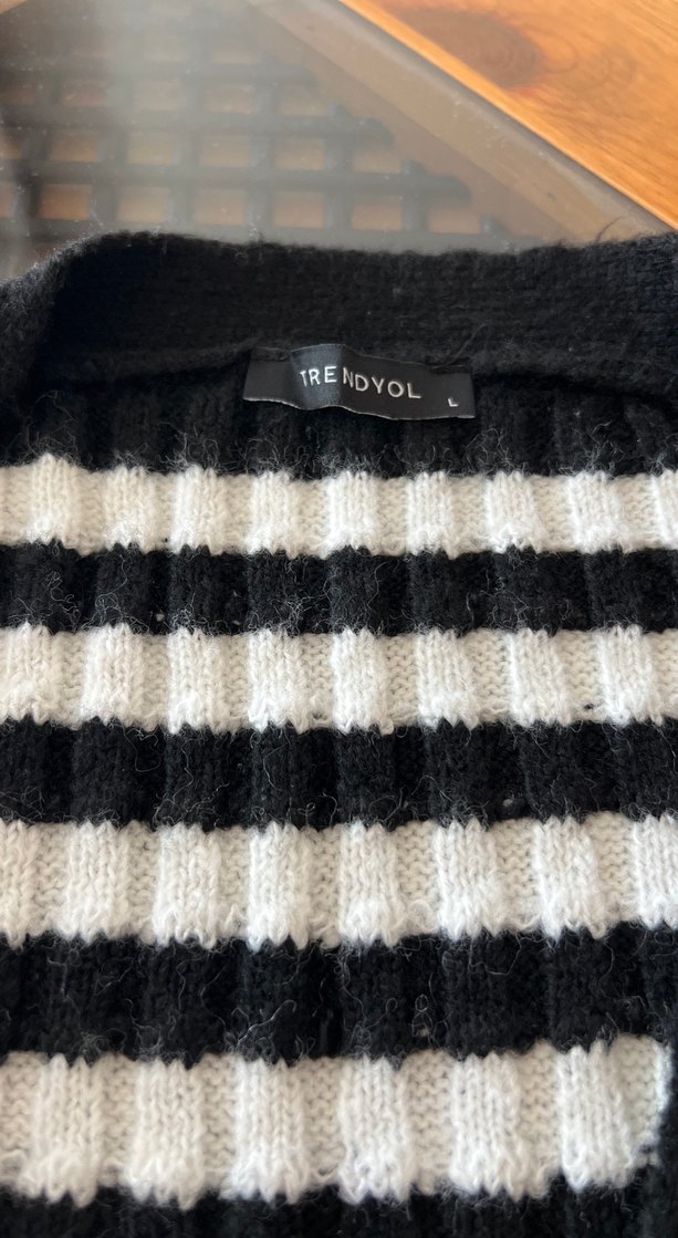 Düğmeli Zebra Desenli Triko Kadın Hırka - Görsel 3