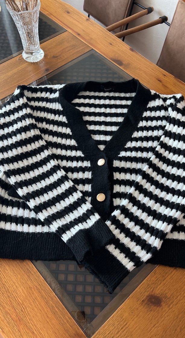 Düğmeli Zebra Desenli Triko Kadın Hırka - Görsel 2