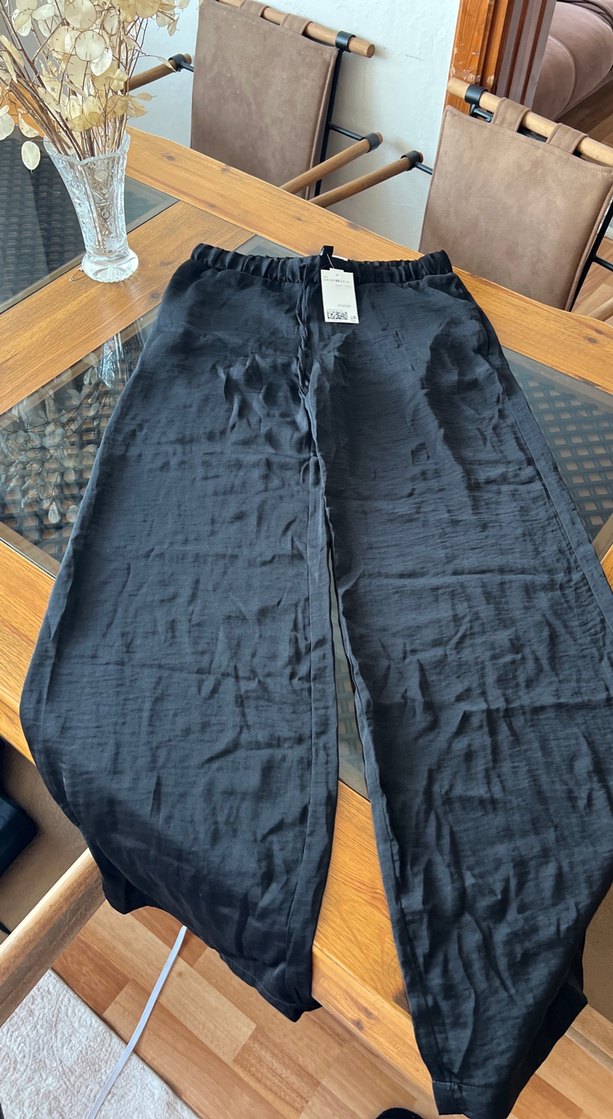 Siyah satenSalaş Midi Kadın Pantolon - Görsel 2