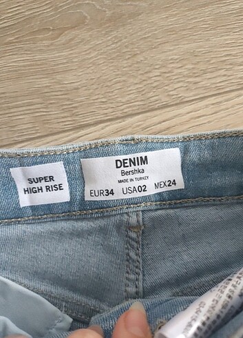 Bershka dar yüksek bel yırtık kot pantolon - Görsel 5