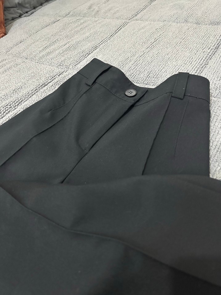 Kadın Siyah Pilili Kumaş Pantolon Dilvin - Görsel 2