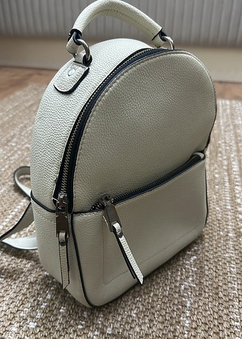 Beyaz Deri Fermuarlı Kadın Sırt Çantası - Görsel 3