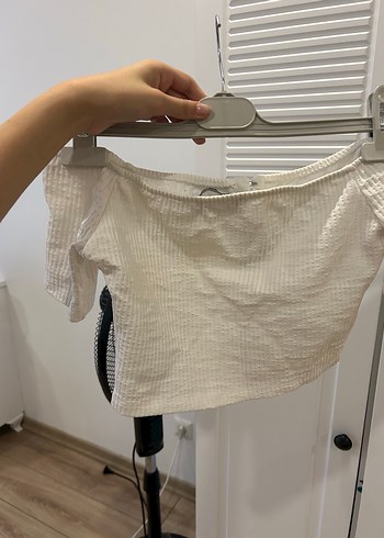 Bershka omzu açık crop