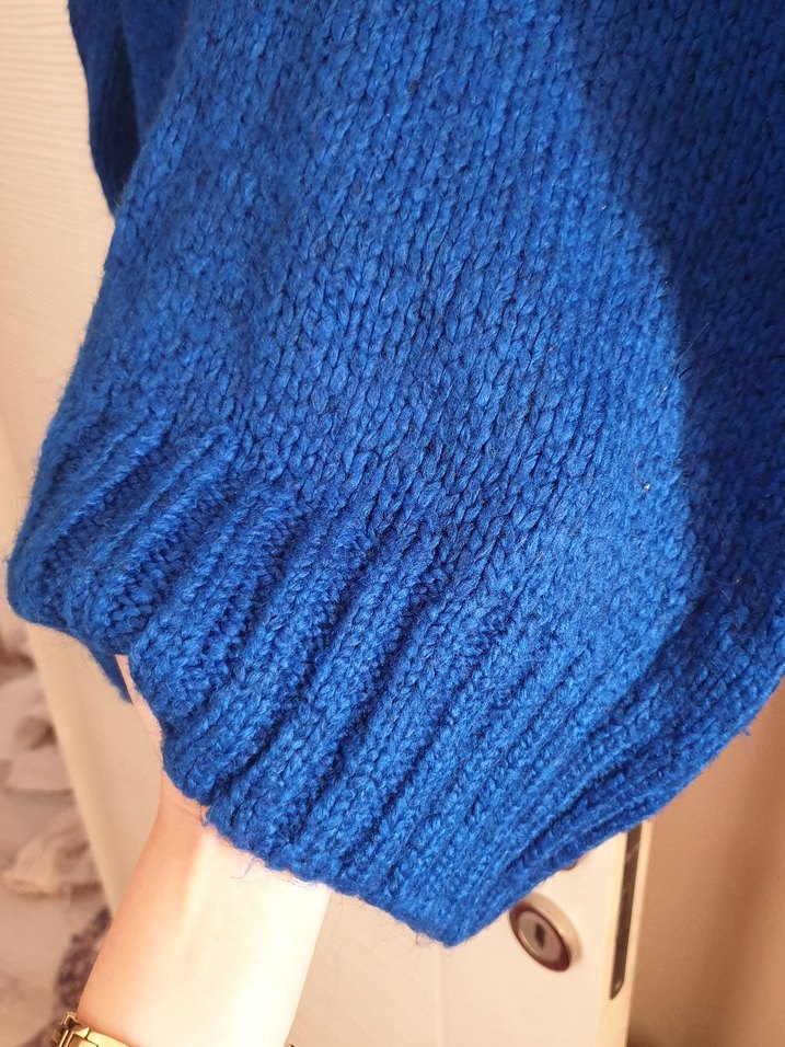 Kadın saks mavisi V Yakalı Örgü Kazak - Görsel 2