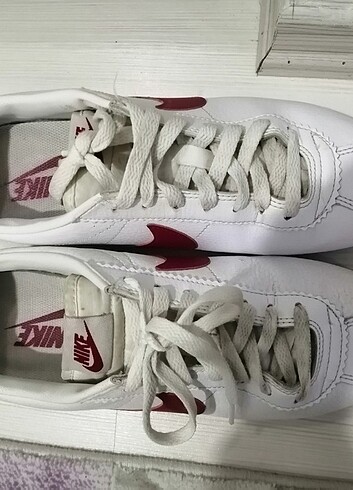 42 Beden beyaz Renk Orijinal Nike spor ayakkabı 