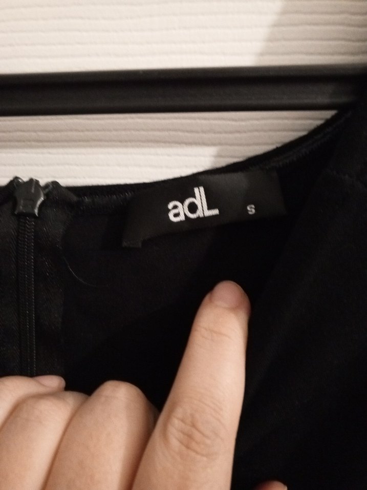 Siyah V Yakalı Midi Kadın Elbise - Görsel 4