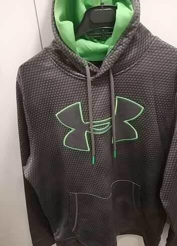 Under armour sweatshirt 