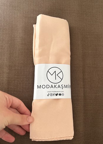 Bej Kadın Saten Şal Modakaşmir