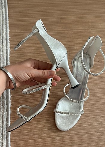 38 Beden Taşlı ince topuklu abiye ayakkabı