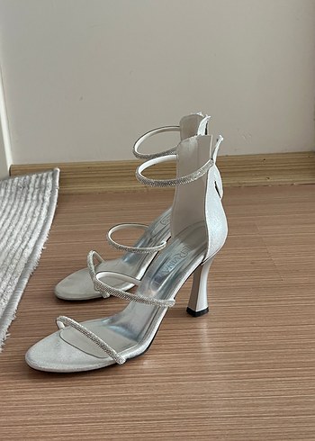Zara Taşlı ince topuklu abiye ayakkabı
