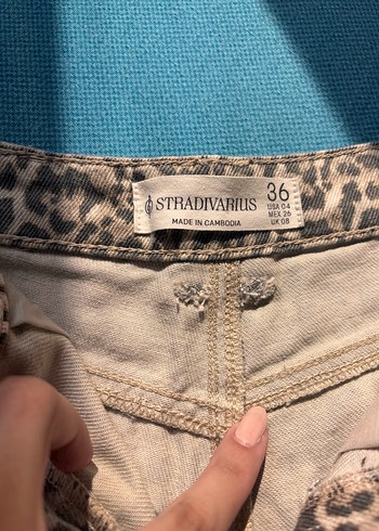 36 Beden Stradivarius leopar yüksel bel şort
