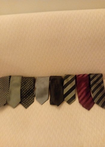 Erkek Koyu Renkli Çizgili Kravat Seti toplam 8 adet fiyatıdır - Görsel 5